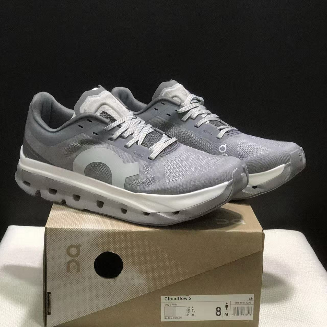Ona Run gray running sneakers with white side mark